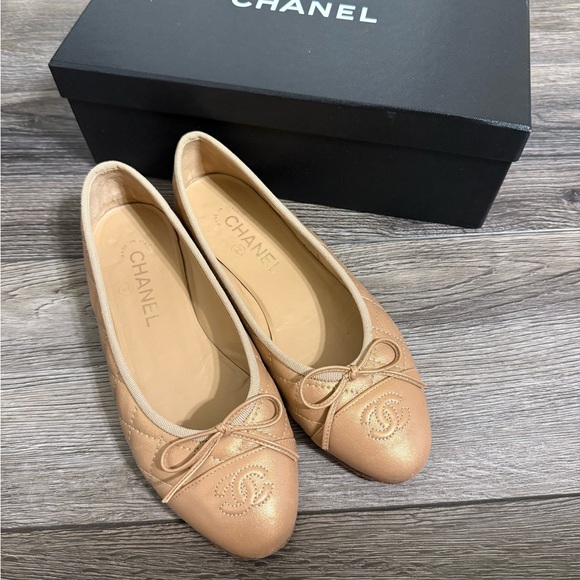 CHANEL Classic Beige Leather CC Ballerina Flats - 37 - Picture 1 of 13